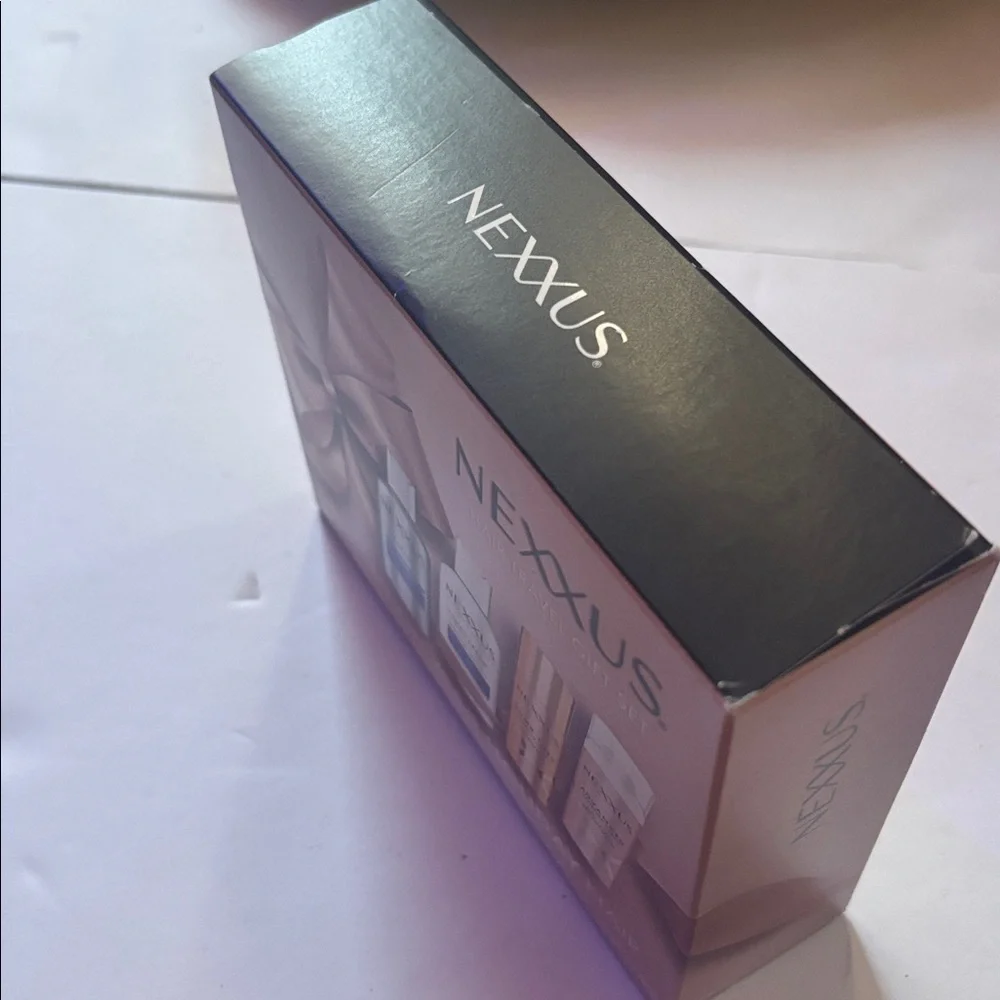 Nexxus Travel Gift Set Sleigh Your Holiday Hair Beauty Mini Set Favorites NWT 1
